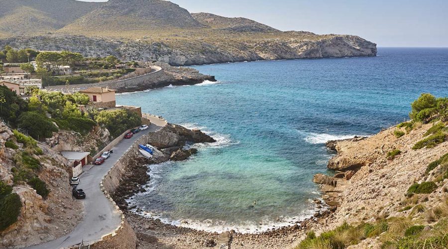 Pintoresca cala rocosa en Mallorca